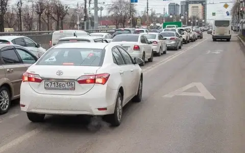 Из-за бюрократической «импотенции» пассажиры такси Воронежа уже в ближайшие дни рискуют «зависнуть» в огромных пробках и переплатить за поездки