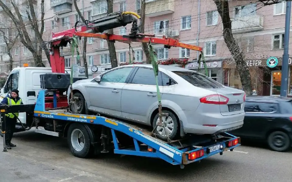 На эвакуацию автомобилей без номеров из воронежского бюджета могут потратить 21 млн рублей