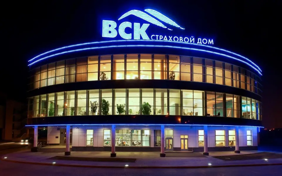 Филе миньон, оливье и шоколадный тортино – ВСК выпустила исследование о корпоративах из «параллельной России»