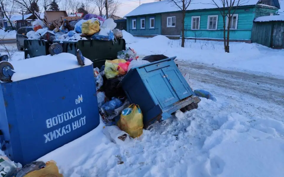В праздники Орел завалило мусором: жители массово жалуются на регионального оператора