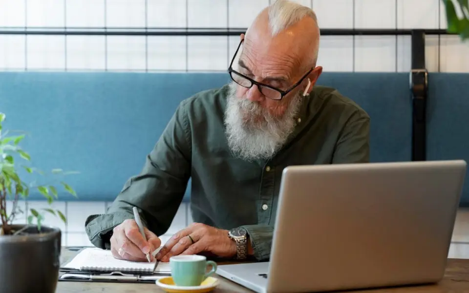 По итогам 2023 года черноземные работодатели начали намного чаще звать на работу людей пенсионного возраста