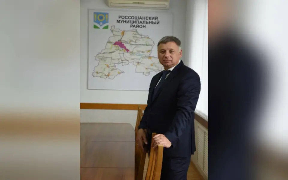 Глава администрации Россошанского района Воронежской области Юрий Мишанков попал под уголовное дело о мошенничестве 