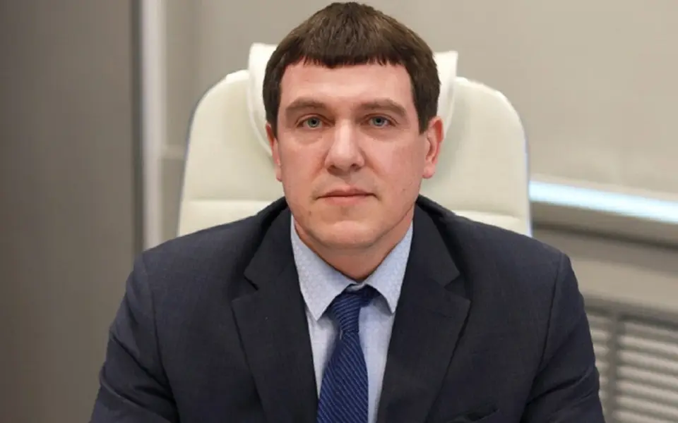 Воронежский министр Максим Оськин по ночам насаживает щук на кукан