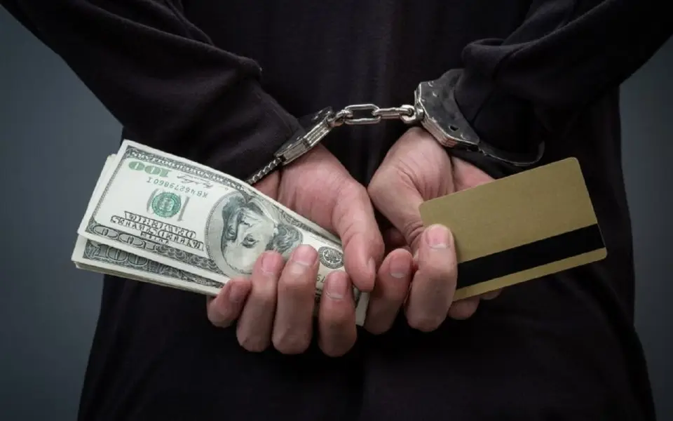 Бывший топ-менеджер «Белгородэнерго» не смог оспорить 20 млн рублей штрафа за получение крупной взятки