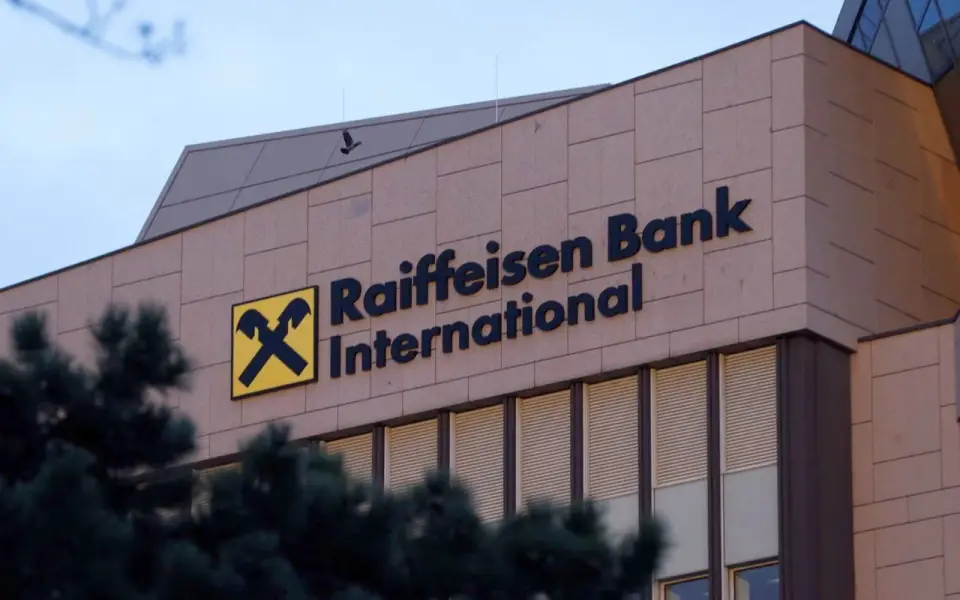 Raiffeisen Bank планирует уйти с российского рынка в третьем квартале 2024 года Raiffeisen Bank планирует уйти с российского рынка в третьем квартале 2024 года