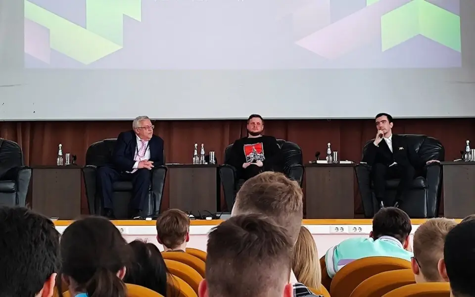 «Кремлевские пранкеры» рассказали, как можно разыграть черноземного губернатора, а в актовом зале ВГУ прозвучала громкая «гойда» «Кремлевские пранкеры» рассказали, как можно разыграть черноземного губернатора, а в актовом зале ВГУ прозвучала громкая «гойда»