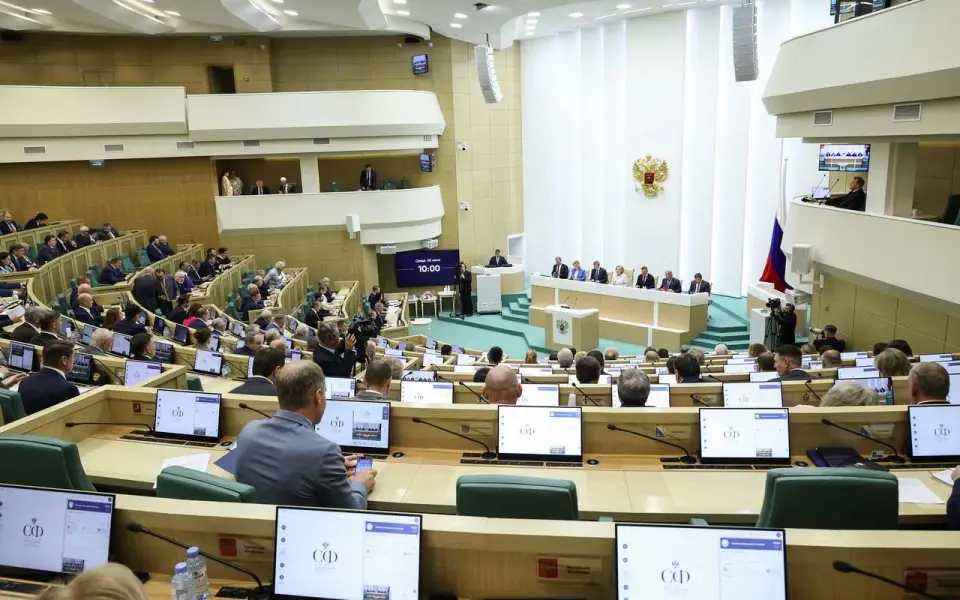Воронежский сенатор Сергей Лукин рассказал о поддержке многодетных семей и реформе высшего образования