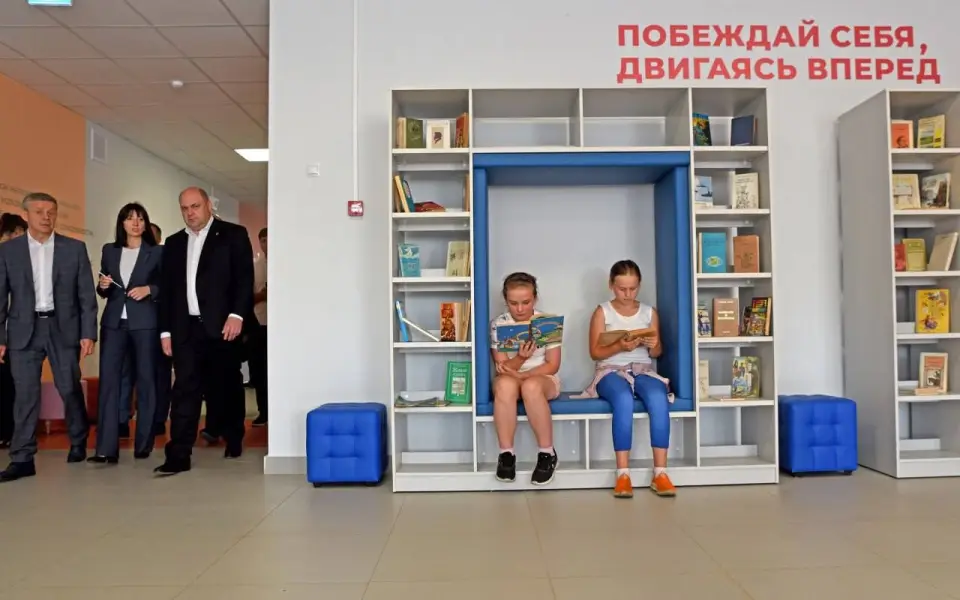 Фото дня: как выглядит предвыборный «чес» врио курского губернатора Фото дня: как выглядит предвыборный «чес» врио курского губернатора