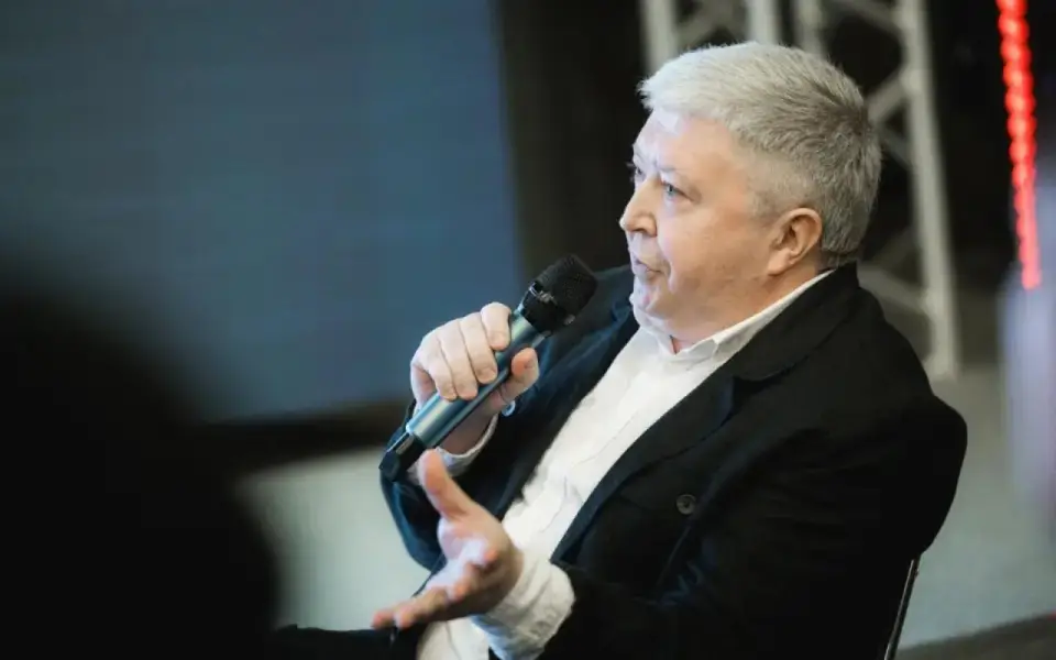 Проблемы в регулярном управлении, помощь АП и резкий стиль общения – политолог о первых двух месяцах губернаторства Александра Хинштейна Проблемы в регулярном управлении, помощь АП и резкий стиль общения – политолог о первых двух месяцах губернаторства Александра Хинштейна