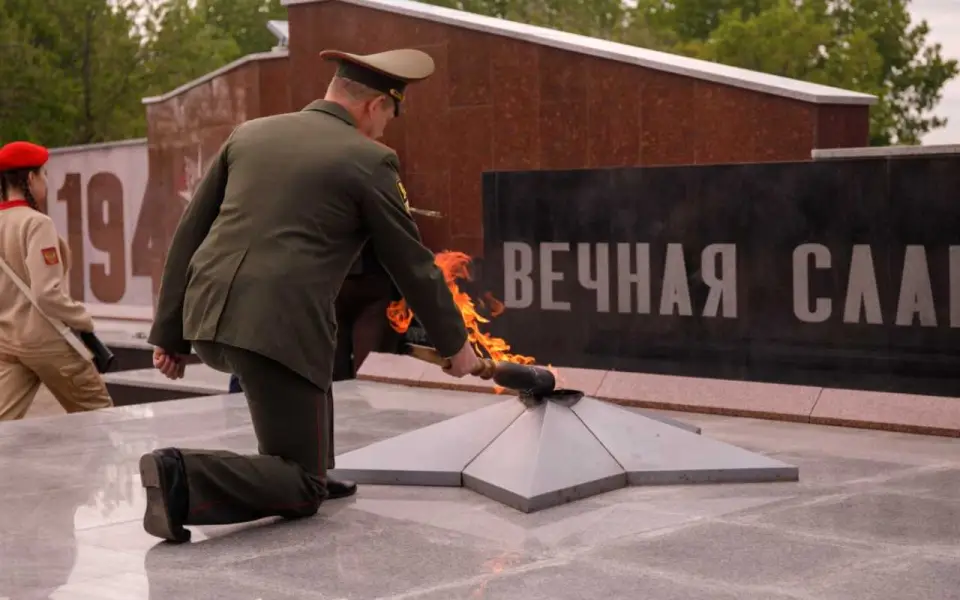 В Нововоронеж на открытие памятника Защитникам Отечества привезли Вечный огонь из Москвы