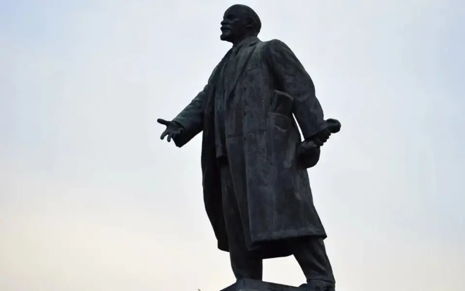 Почти два десятка памятников Ленину в Курской области оказались никому не нужны