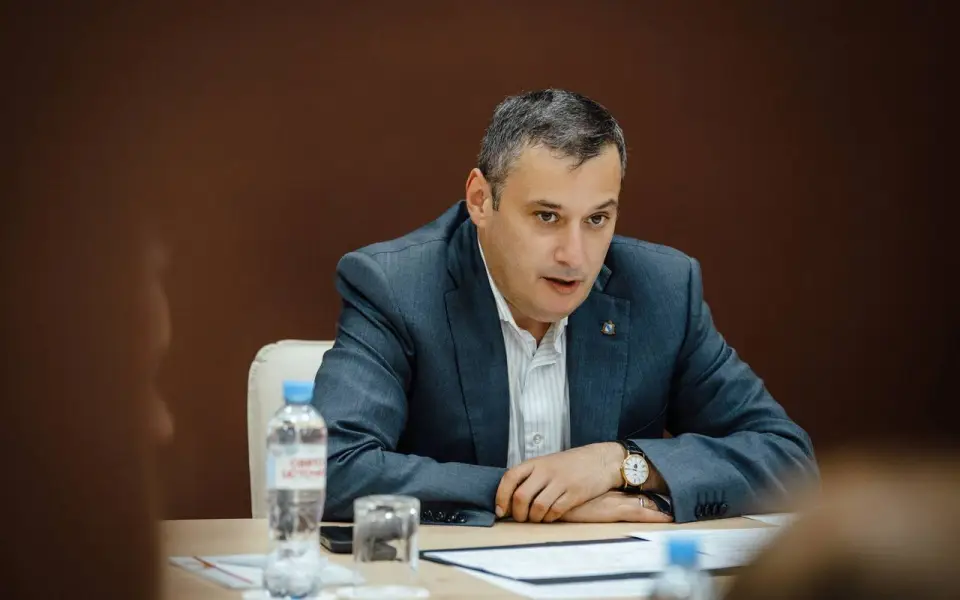 Хинштейн «косметически» урезал часть премий курским чиновникам