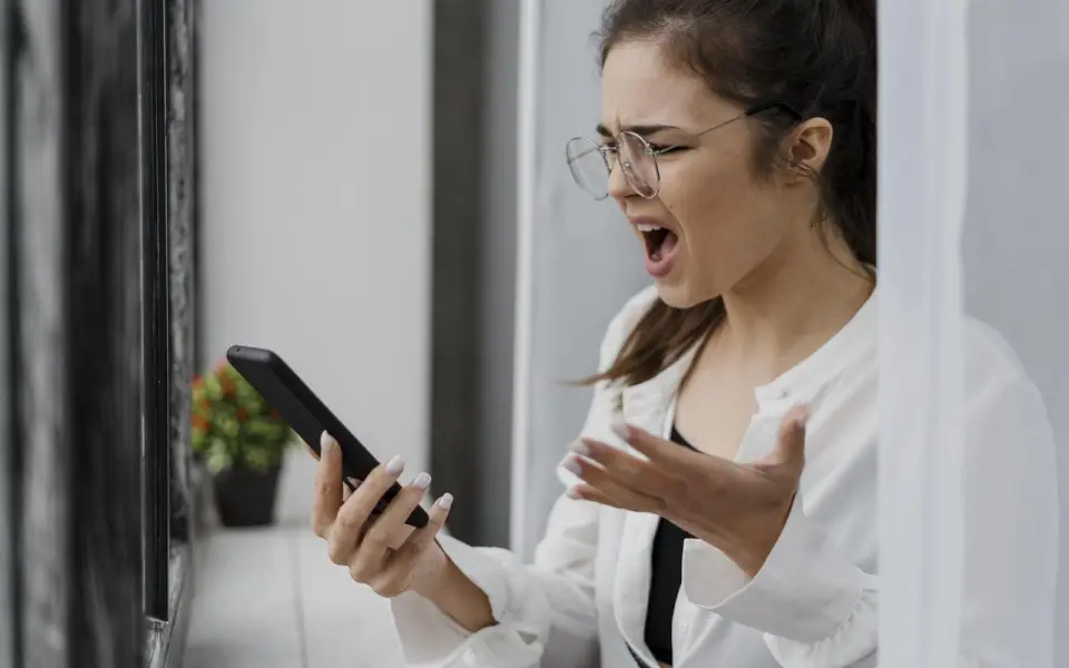 Роскомнадзор частично ограничит голосовые звонки в Telegram и WhatsApp ради борьбы с мошенниками