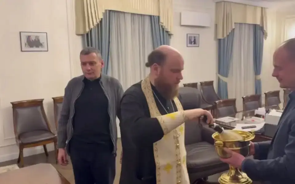 «Не зря освящал кабинет»: курский глава Хинштейн о признании вины экс-губернатора Смирнова