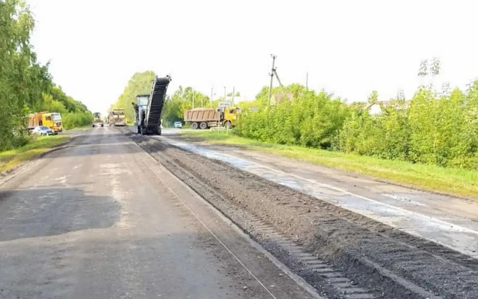 Крупнейший дорожник Черноземья продолжает ремонт в Эртильском районе 