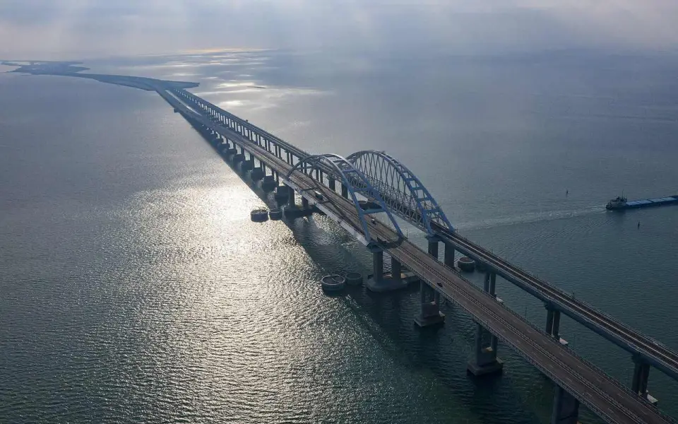 Электромобили не пустят на Крымский мост из соображений безопасности Электромобили не пустят на Крымский мост из соображений безопасности