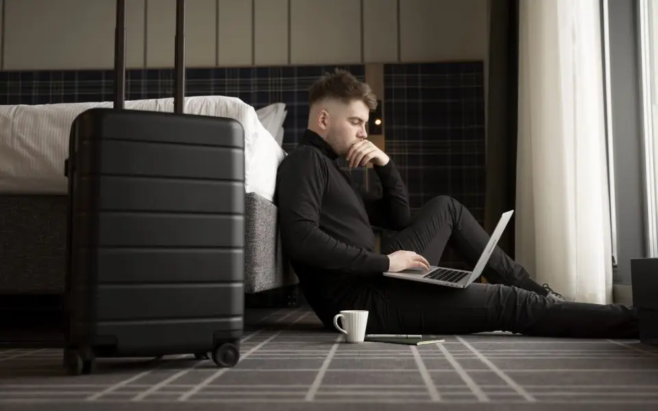 Кабмин разрешил заселяться в отели по загранпаспорту и водительскому удостоверению Кабмин разрешил заселяться в отели по загранпаспорту и водительскому удостоверению