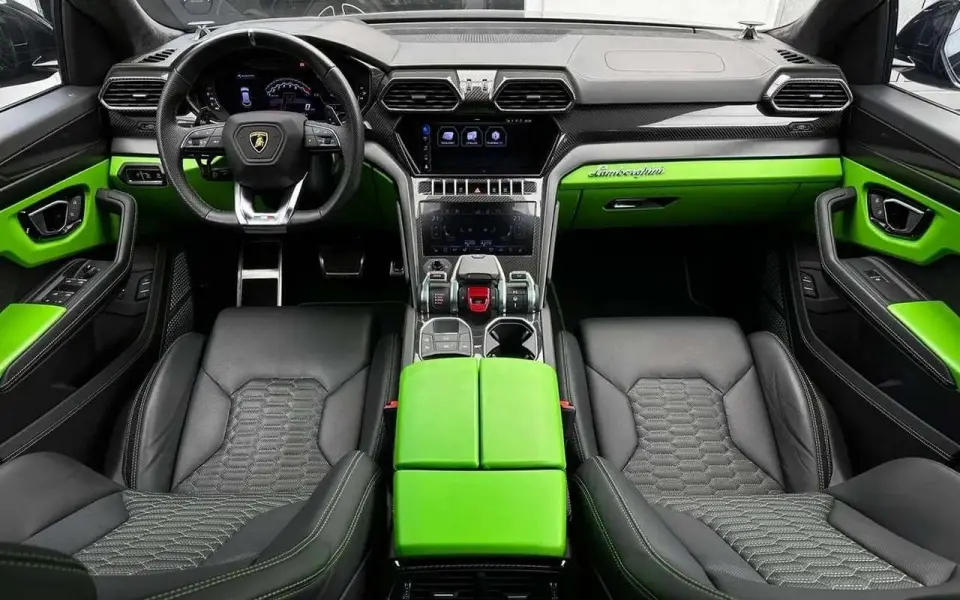 Россияне заплатят 5 млрд рублей налога на люксовые автомобили за 2024 год