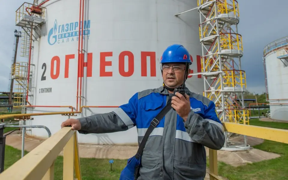 «Газпром» продает «Росхиму» нефтехимический комплекс «Салават» «Газпром» продает «Росхиму» нефтехимический комплекс «Салават»