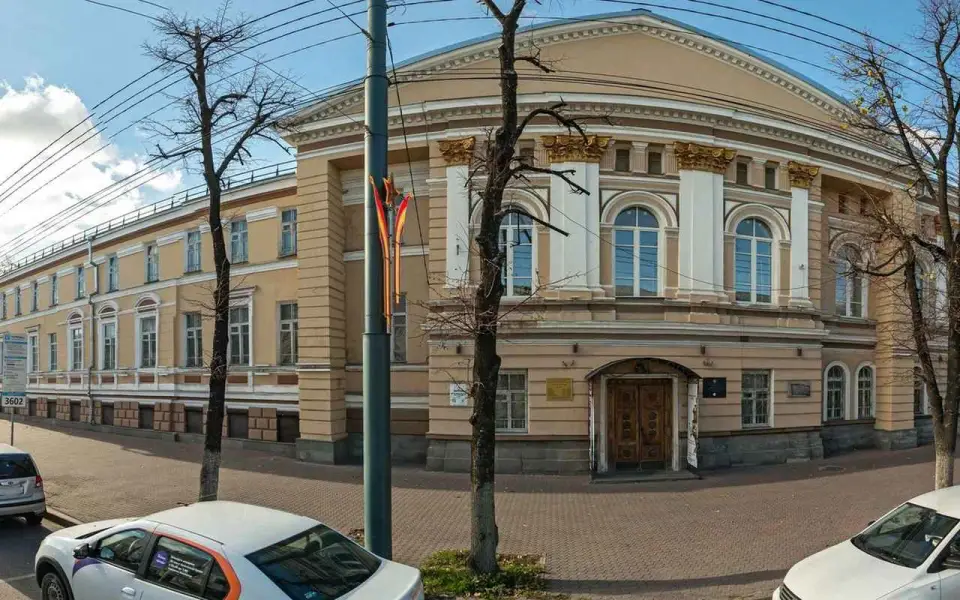 Крупный подрядчик второй год не может сдать ни одной работы по «Дому губернатора» в Воронеже, несмотря на угрозу обрушения