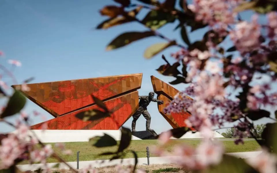 Суд арестовал счета подрядчика мемориала «Курская битва» в рамках иска прокуратуры на более 1 млрд рублей Суд арестовал счета подрядчика мемориала «Курская битва» в рамках иска прокуратуры на более 1 млрд рублей