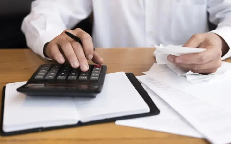 Чиновников и депутатов освободили от ежегодных деклараций Чиновников и депутатов освободили от ежегодных деклараций