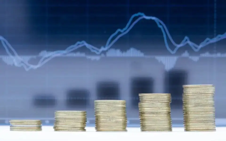 Российский рынок переживает макроэкономическое замедление, сохраняя положительную динамику - эксперты