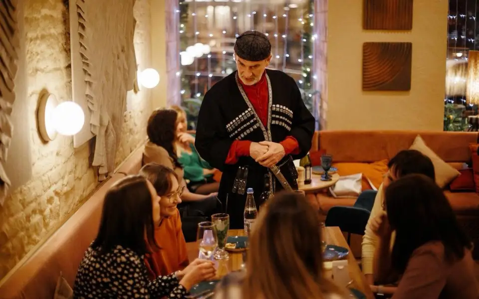 Воронежский ресторан «Кинzа-Dза» запустил программу лояльности для гостей бизнес-ланчей