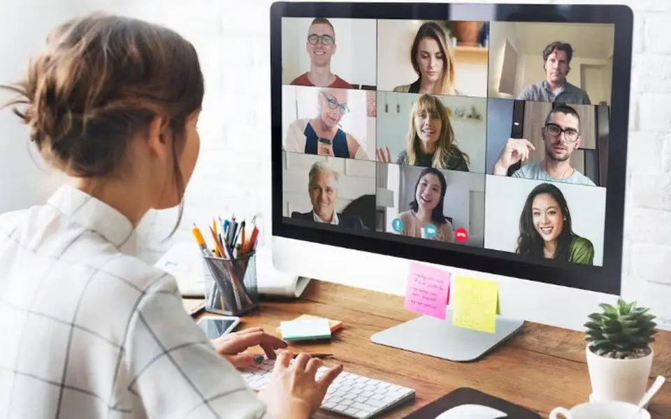 Цифровой скачок: в Воронеже число онлайн-встреч выросло в 4 раза, спрос на ИИ — в 7 раз