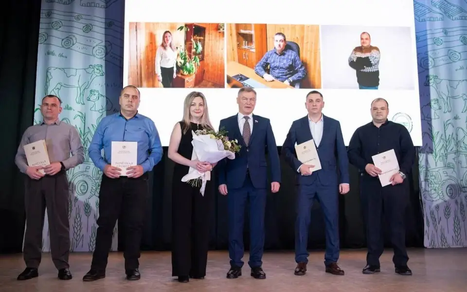 Воронежская «ЭкоНива» наградила более 340 сотрудников на традиционном Дне урожая Воронежская «ЭкоНива» наградила более 340 сотрудников на традиционном Дне урожая