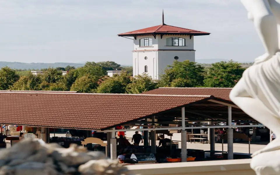 ВЭБ.РФ профинансирует 10 крупных туристических проектов на 80 млрд рублей ВЭБ.РФ профинансирует 10 крупных туристических проектов на 80 млрд рублей