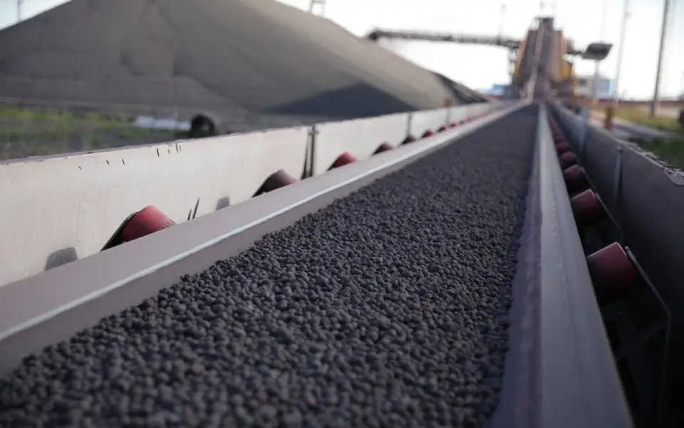 Стойленский ГОК НЛМК требует от «Уральской стали» более 600 млн рублей долга по поставкам