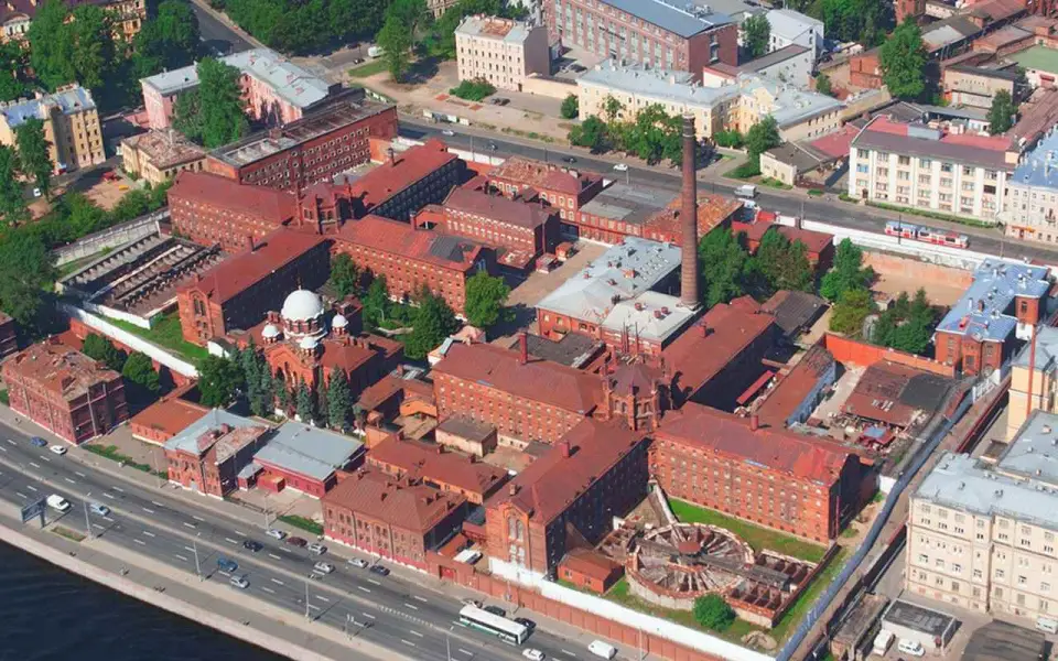 «Кресты» и остров Русский: самые заметные сделки ДОМ.РФ 2025 года