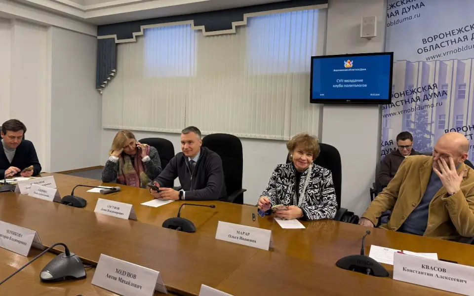 Культ Жириновского, фейки ИИ и аполитичность молодежи: как прошло 107-е заседание воронежского клуба политологов