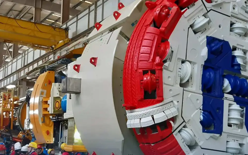 «Норникель» первым в мире запустит уникальный проходческий комплекс в Заполярье 
