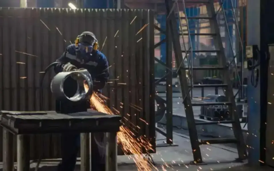 Глава воронежской ЛМК пытается заговорить банкротство оптимистичным интервью в районной газете