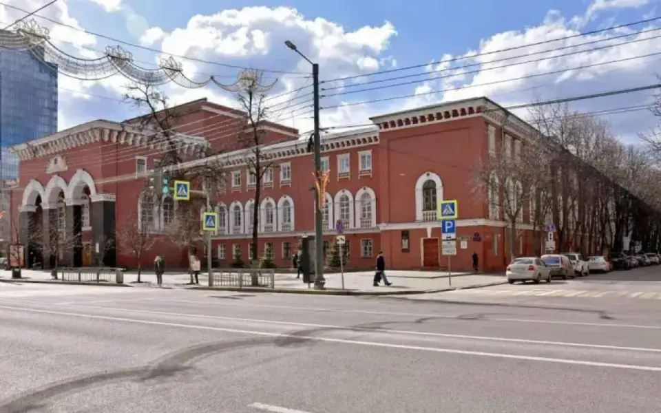 Московская «Культреставрация» снова получила контракт уже на второй этап реставрации Дома офицеров за 300 млн рублей