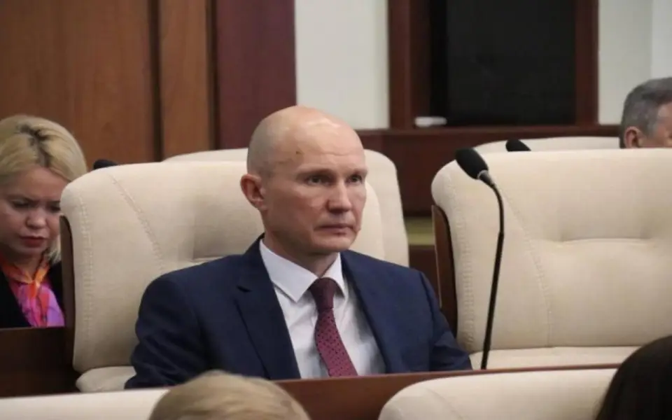 Хинштейн потребовал отставки главы горсобрания Курска из за контрактов фирмы его жены на уборку снега Хинштейн потребовал отставки главы горсобрания Курска из за контрактов фирмы его жены на уборку снега