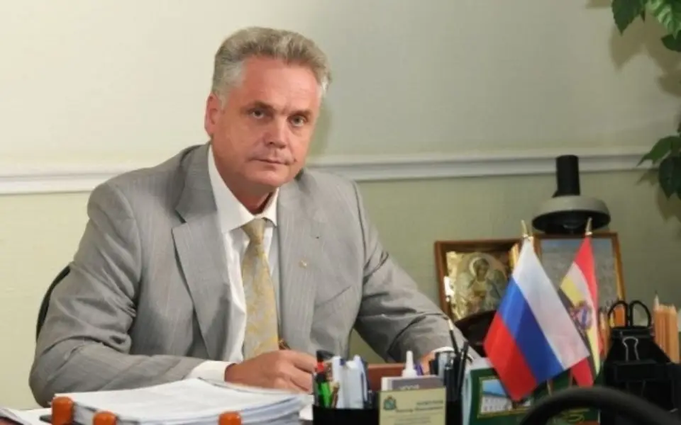 Многолетний глава Золотухинского района Кожухов подал в отставку после скандала из-за высказывания о беженцах Многолетний глава Золотухинского района Кожухов подал в отставку после скандала из-за высказывания о беженцах