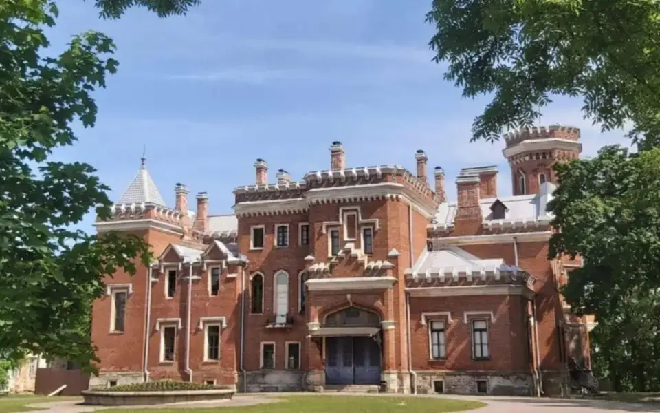 Спустя три года власти приступают к ликвидации огромной незаконной свалки возле воронежского дворца Ольденбургских