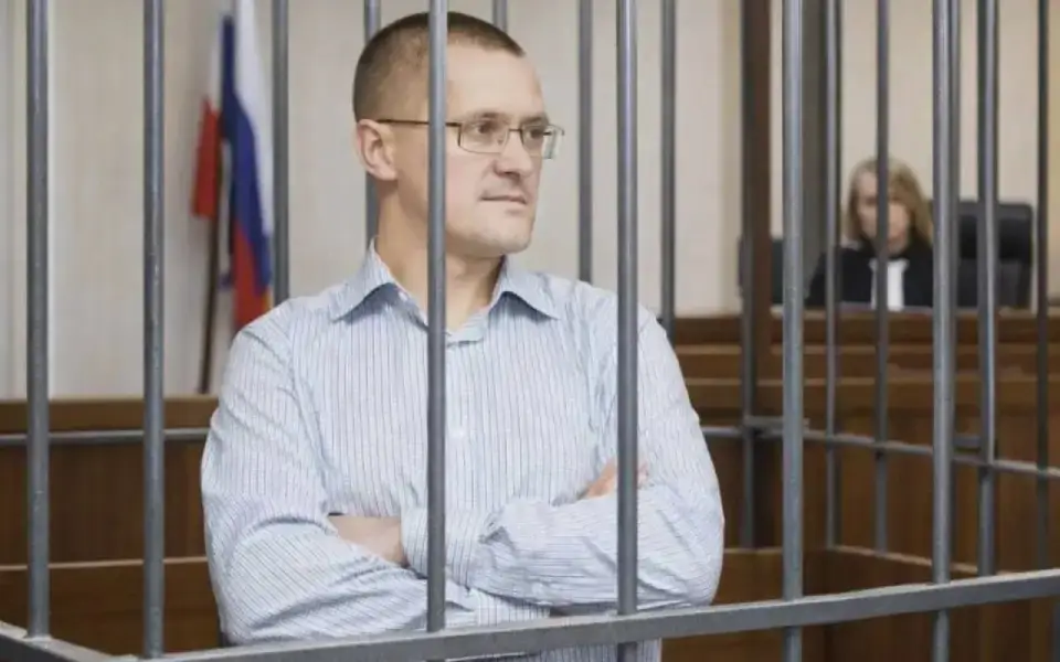 Владельцу сети АЗС «Калина Ойл» продлили домашний арест до 14 июня Владельцу сети АЗС «Калина Ойл» продлили домашний арест до 14 июня