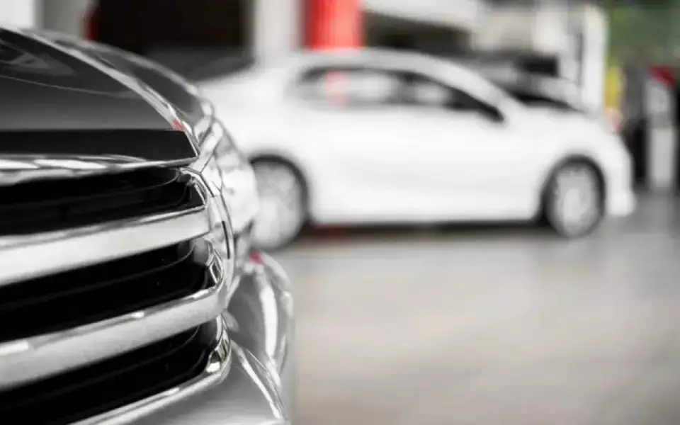 Продажи новых автомобилей в России в марте выросли на 30,6% и превысили 100 тыс. штук