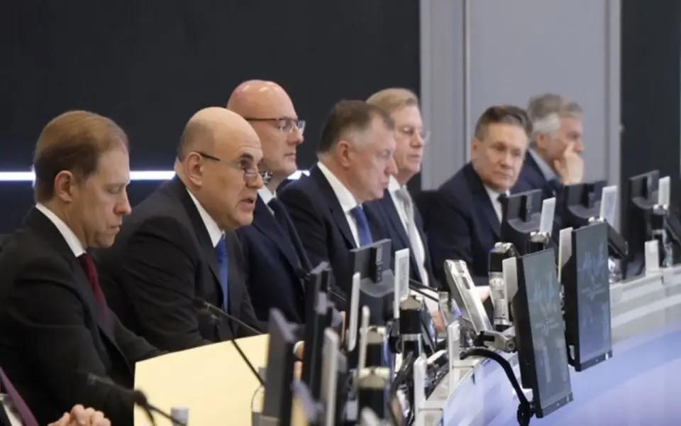 Мишустин объявил о мерах по сдерживанию цен на топливо и удобрения внутри страны Мишустин объявил о мерах по сдерживанию цен на топливо и удобрения внутри страны