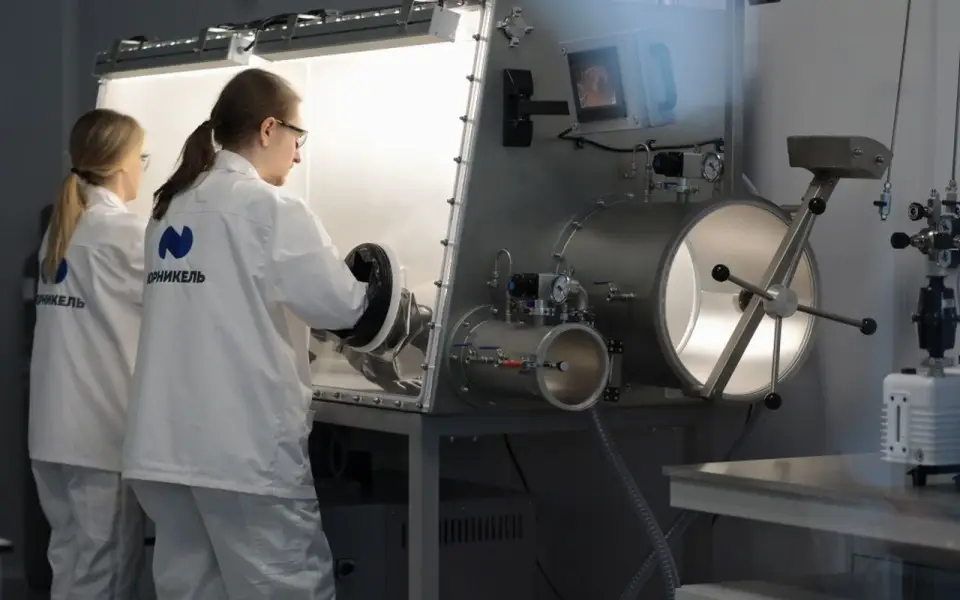 «Норникель» запустил первую в мире палладиевую лабораторию в Москве