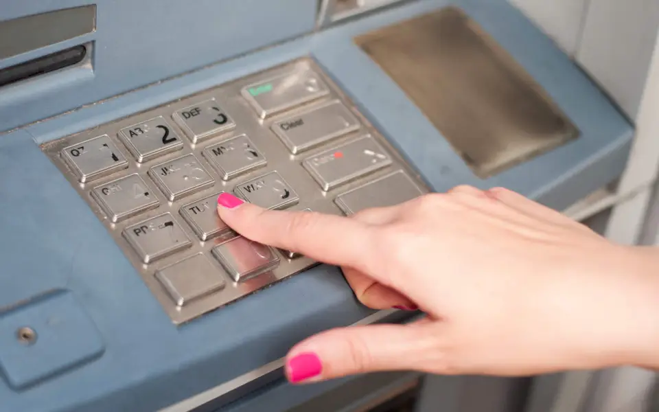 Наличный оборот в России сократился до 125,7 трлн рублей