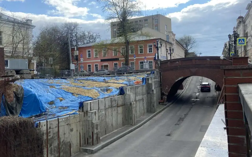 Читатели «Абирега» оценили «Каменный мост» дороже, чем может бюджет
