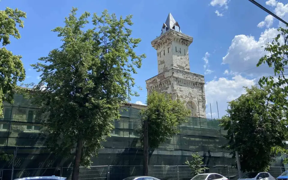 Двухсотлетнюю пожарную каланчу начали обновлять в историческом центре Воронежа