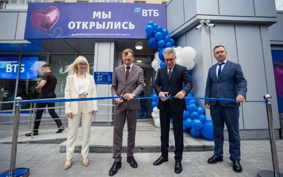 В Воронеже открылся обновленный офис ВТБ
