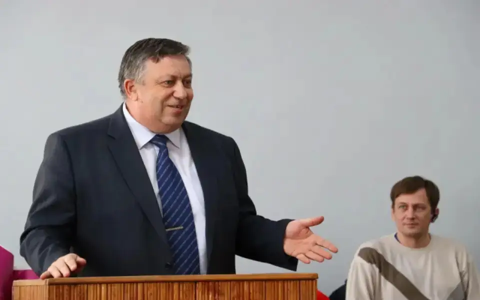 Глава Рыльского района ранен при подрыве автомобиля на мине в центре города