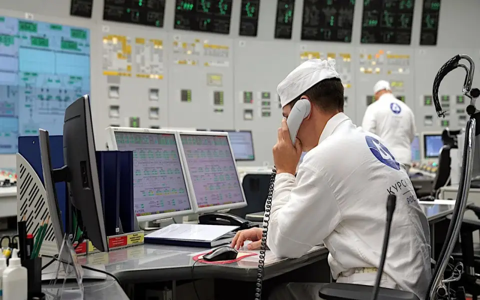 Украинские БПЛА пытались ударить по энергоблоку Курской АЭС-2, один дрон задел градирню Украинские БПЛА пытались ударить по энергоблоку Курской АЭС-2, один дрон задел градирню